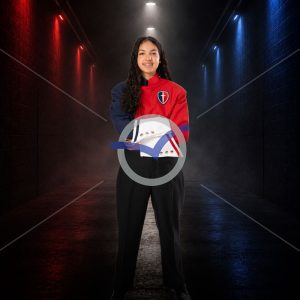 Camila Meijueiro - Tunnel - Pose 3