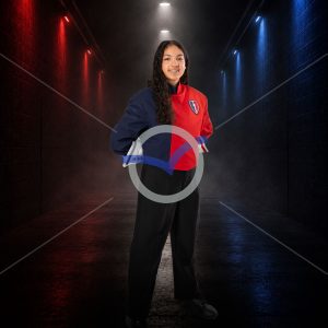 Camila Meijueiro - Tunnel - Pose 4