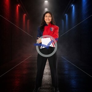 Hannah Magallan - Tunnel - Pose 3