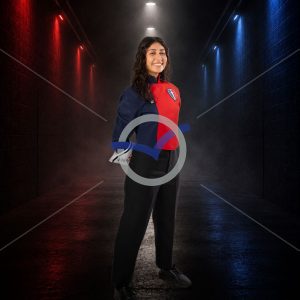 Hannah Magallan - Tunnel - Pose 4
